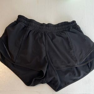 LULULEMON HOTTY HOT LOW RISE LINED SHORT 2.5”